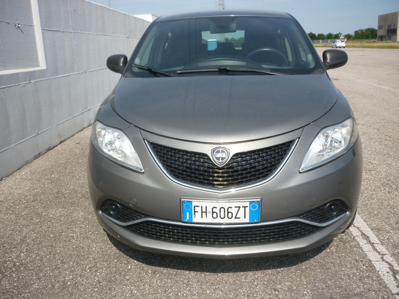 Lancia Ypsilon 1.2 69 CV 5 porte Silver
