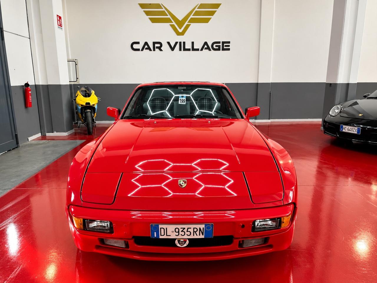 Porsche 944