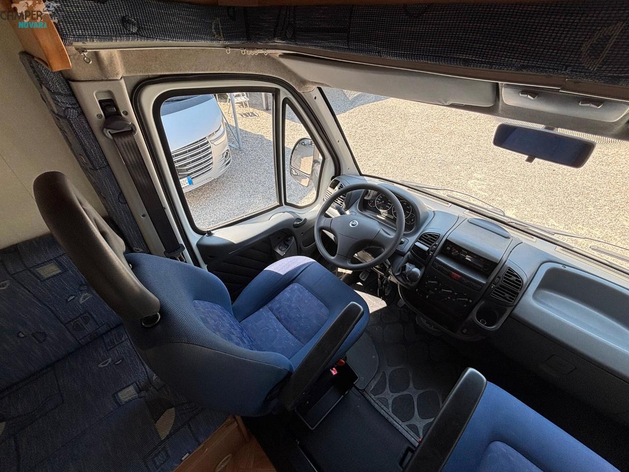 MCLOUIS LAGAN 253 - Semintegrale con letto matrimoniale in coda ed ampio garage foro 77x122