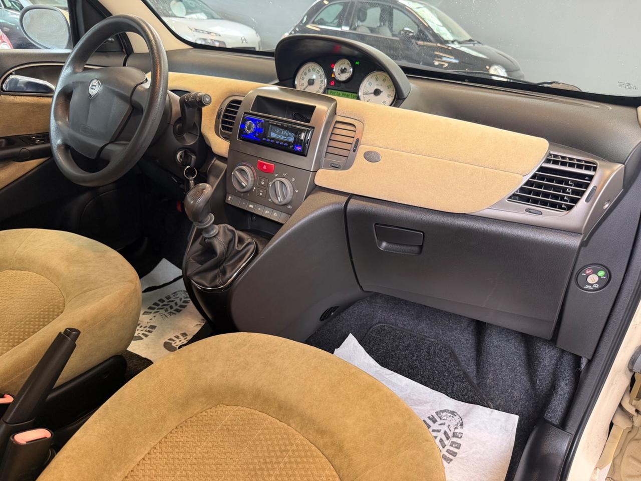 Lancia Ypsilon 1.2 16V Oro