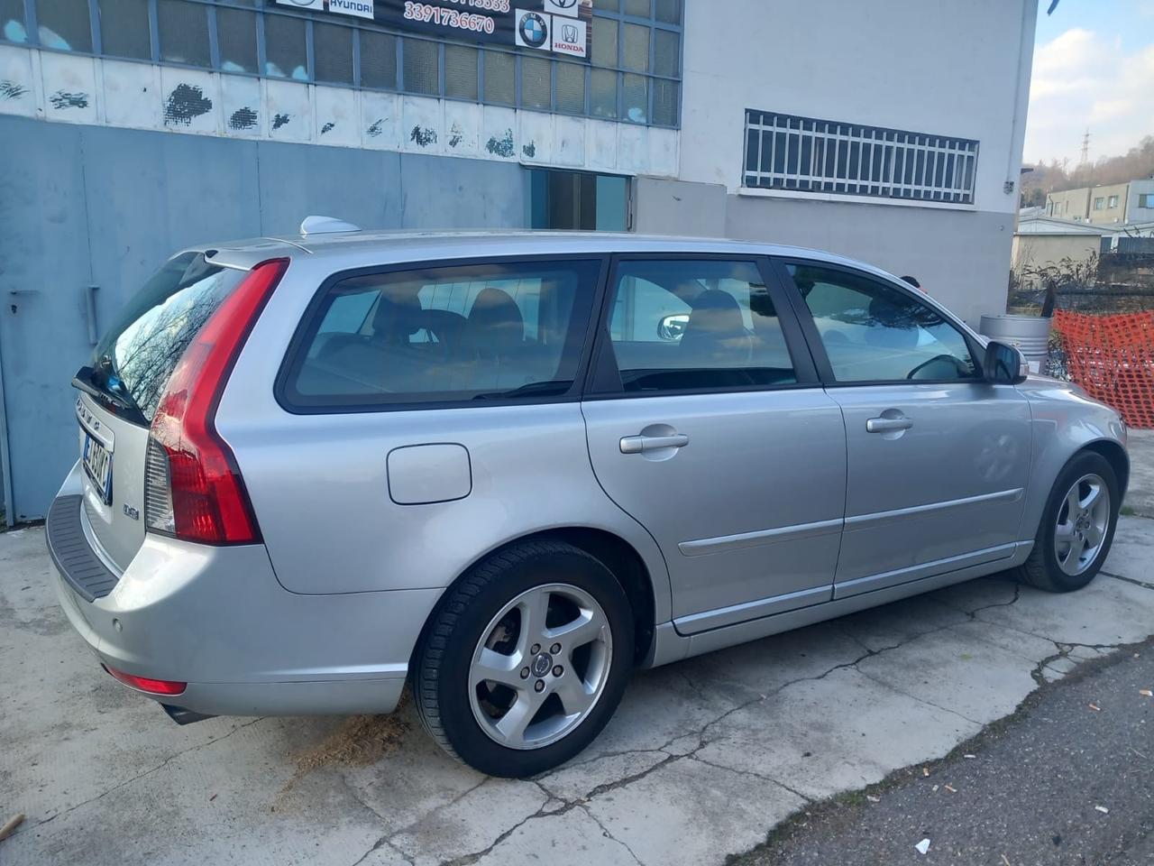 Volvo V50 D3 R-design