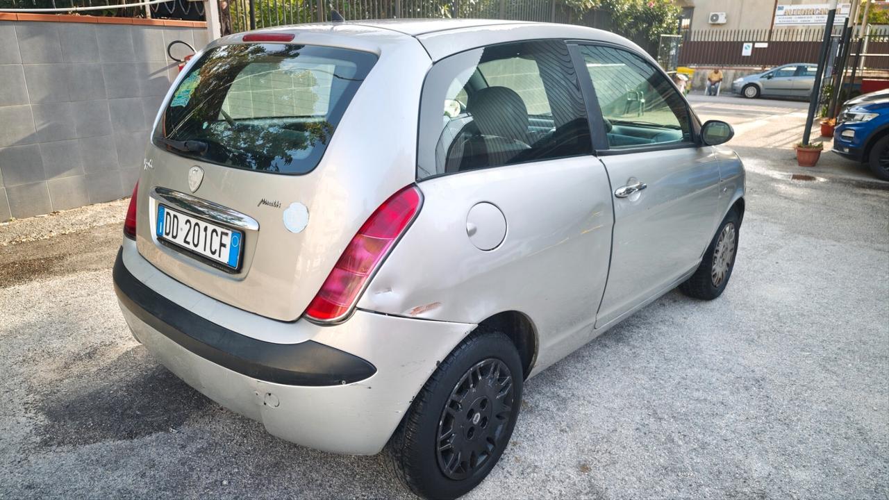 Lancia Ypsilon 1.3 MJT 75 CV Oro Bianco