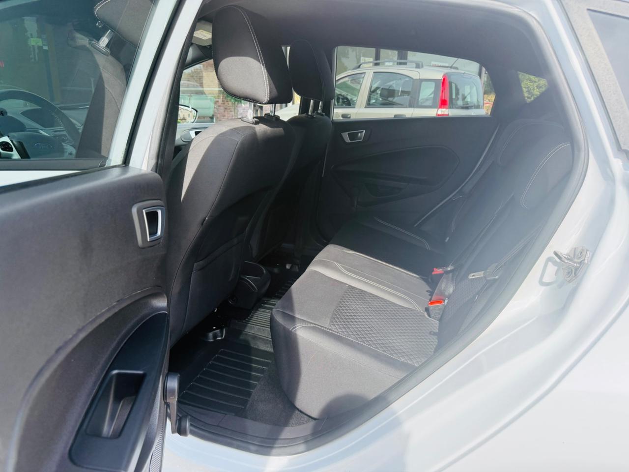 Ford Fiesta 1.2 B/GPL 82CV Black & White Edition