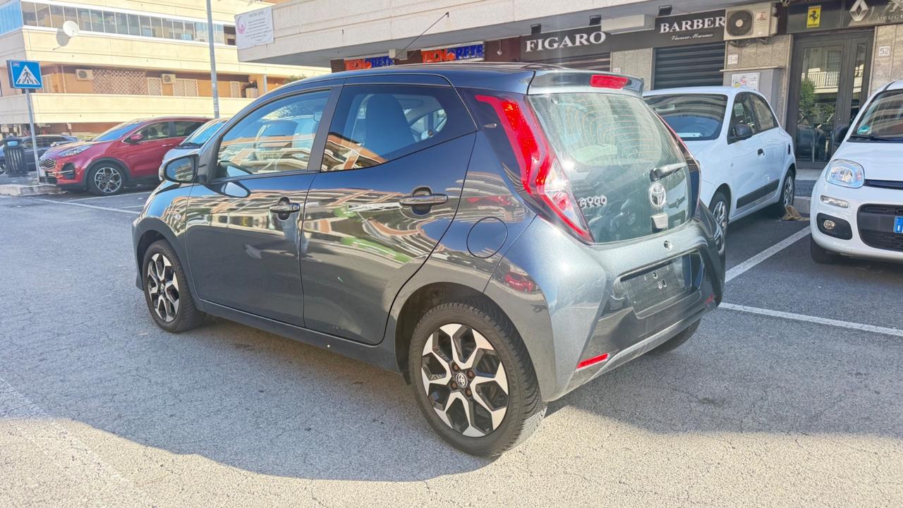 Toyota Aygo 1.0 VVT-i 72 CV 5 porte x-play LED NAVI CAR PLAY KAMERA CERCHI 16 BLUETOOTH