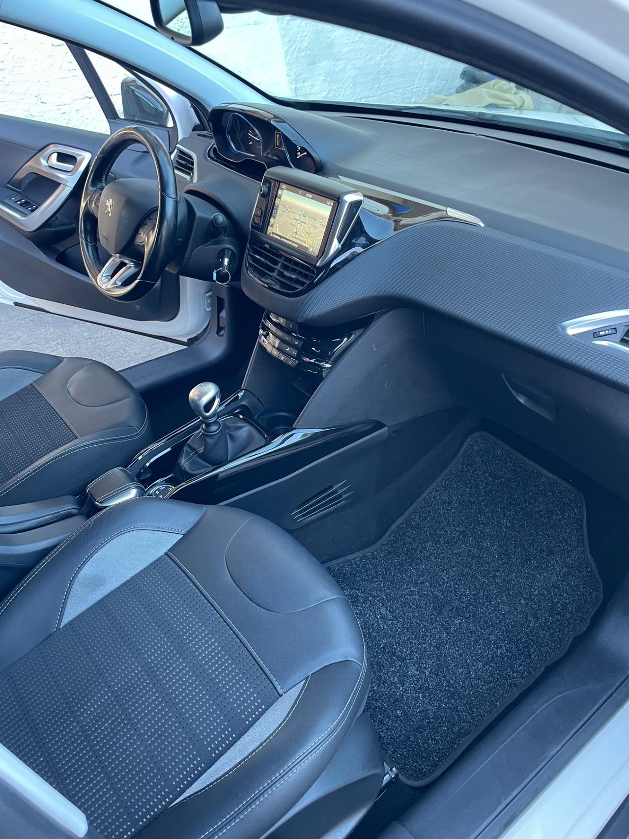 Peugeot 2008 BlueHDi 120 S&S Allure retrocamera navigatore ecc