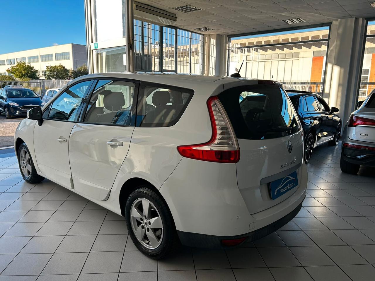 Renault Scénic 1.5 dCi 7 POSTI 2010