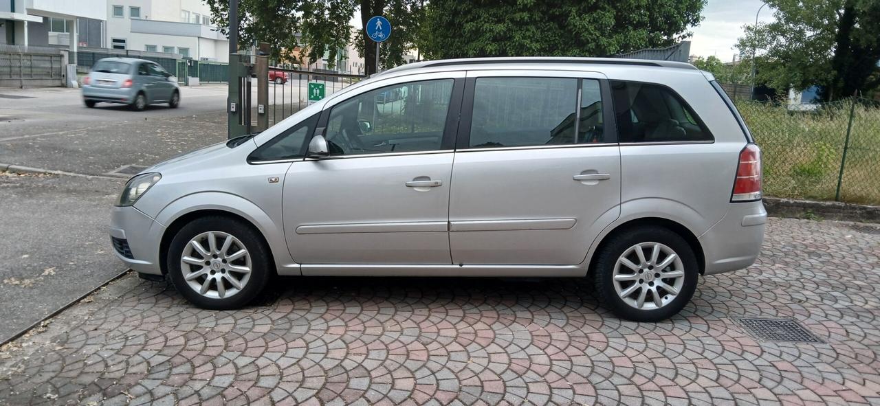 Opel Zafira 1.6 metano 7 posti neopatentati