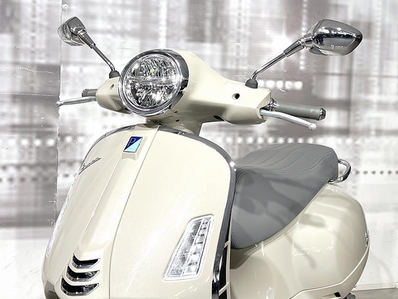 Piaggio Vespa GTS 300 HPE
