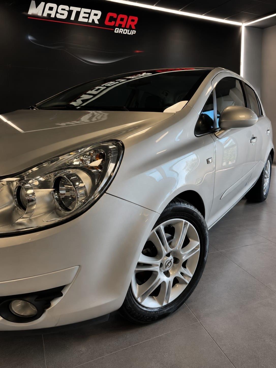 Opel Corsa 1.2 5 porte Cosmo
