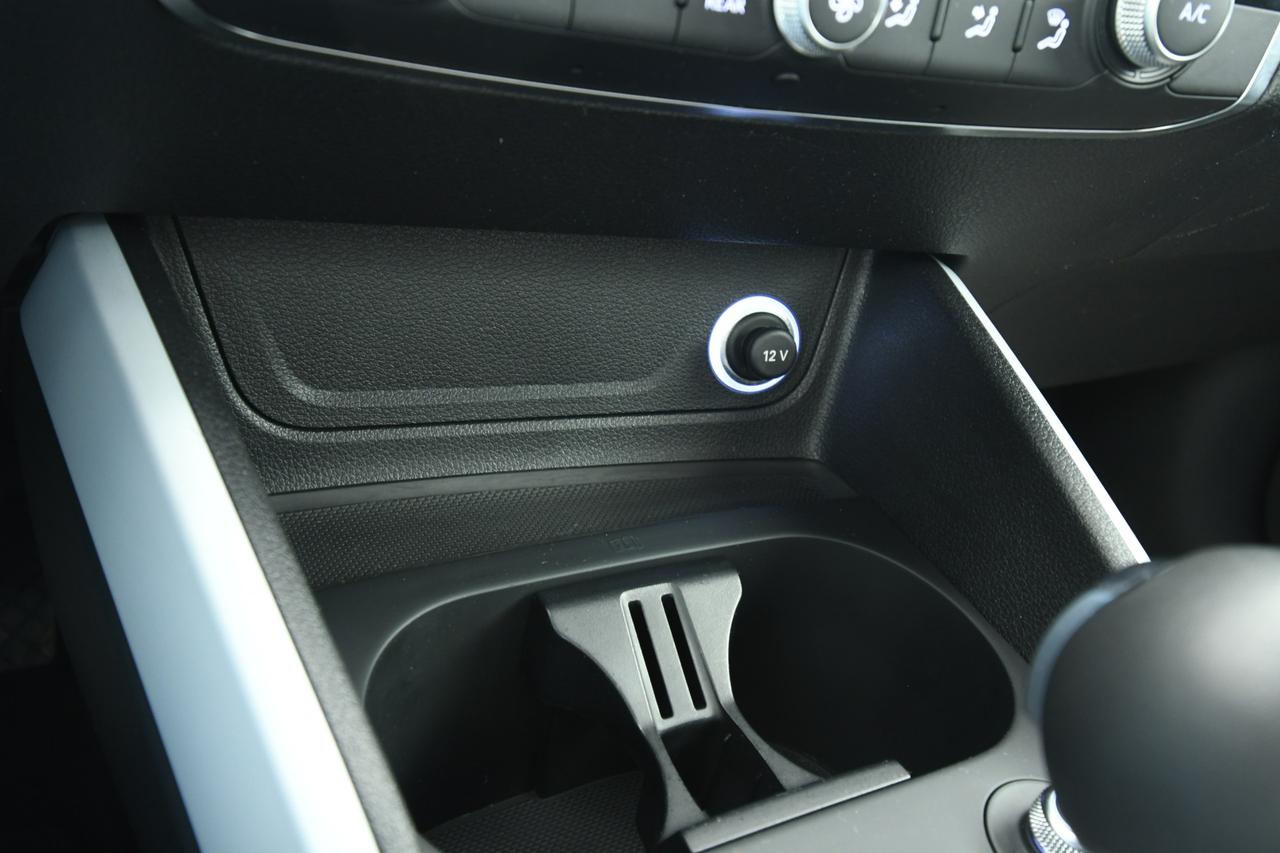 AUDI Q2 35 1.5 tfsi Business Design LED+C17"