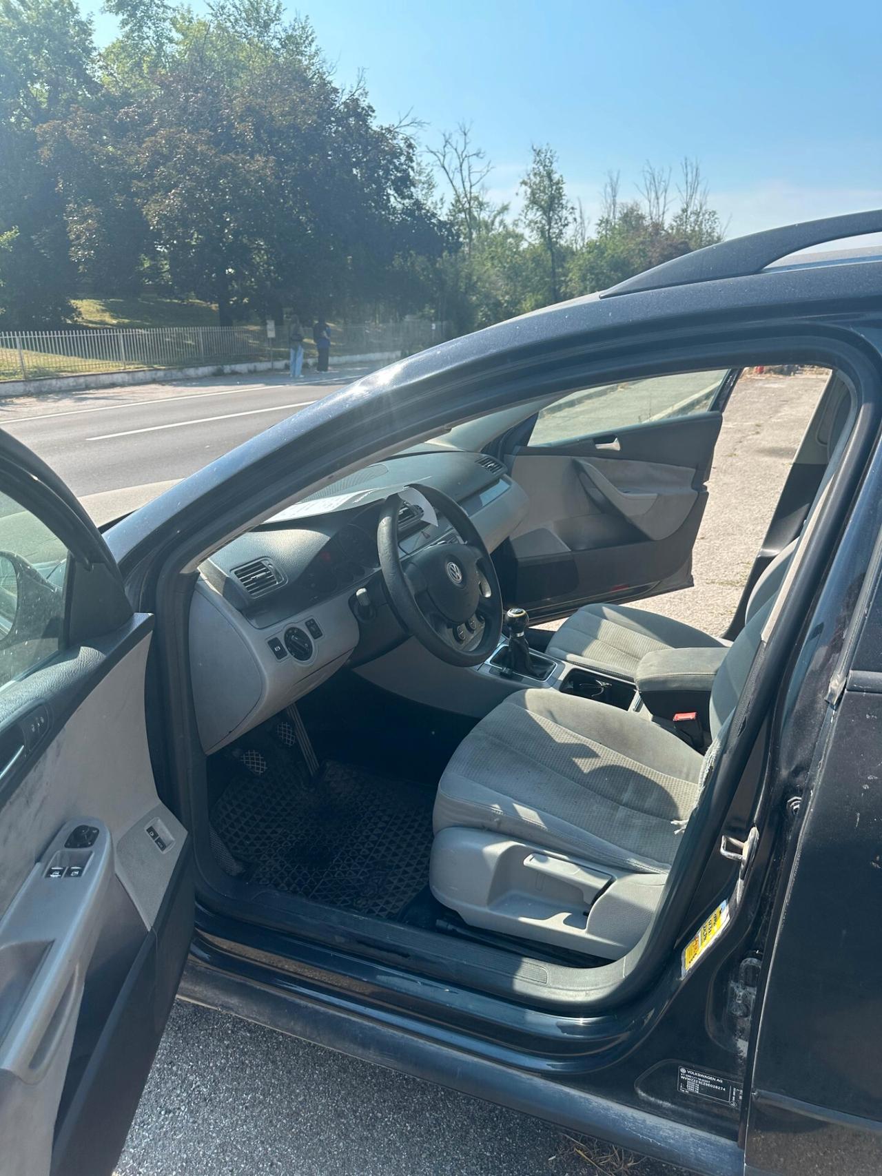 Volkswagen Passat 1.6/102CV Var. Trendline
