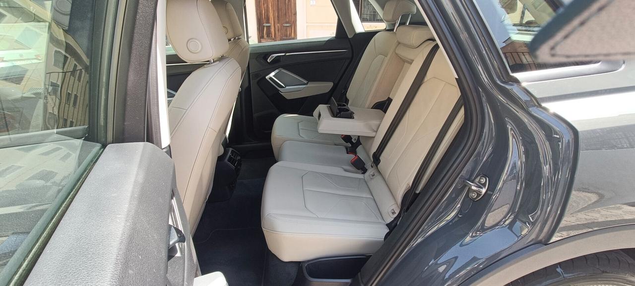 Audi Q3 35 TDI S tronic Business