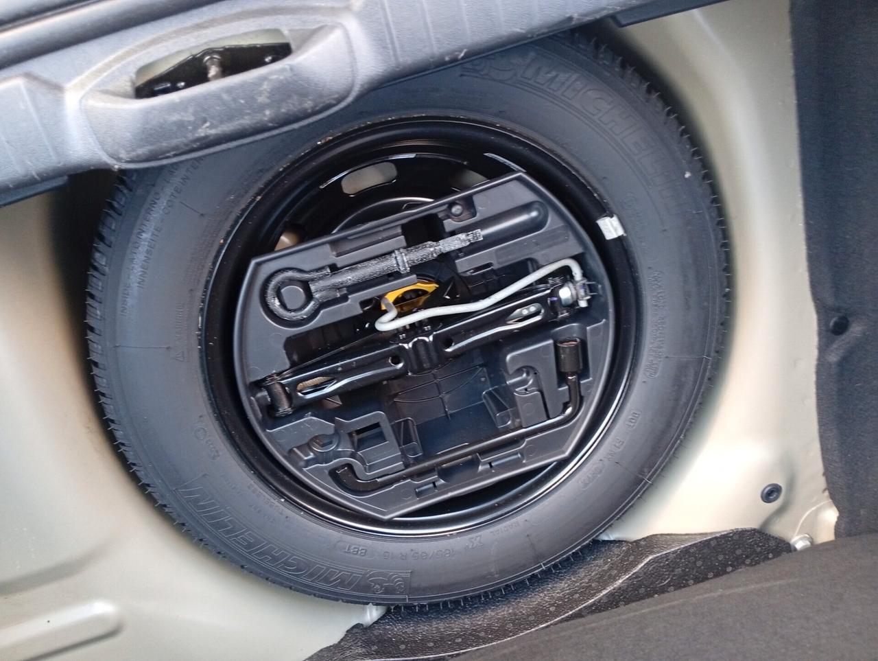 Peugeot 208 PureTech 82cv 5 porte Allure