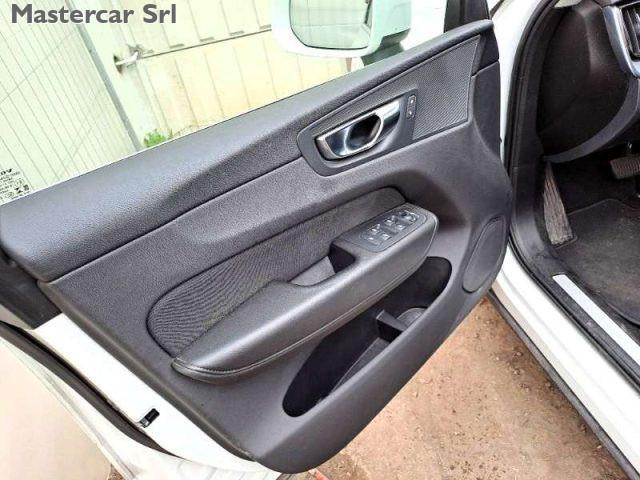 VOLVO XC60 XC60 II 2018 2.0 b4 Momentum Pro awd auto -GE944CR