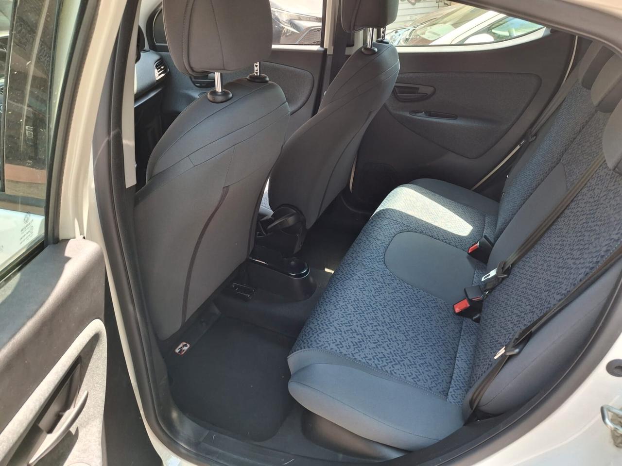 Lancia Ypsilon 1.0 FireFly 5 porte S&S Hybrid Ecochic Silver