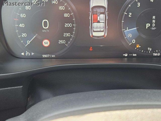 VOLVO XC40 XC40 1.5 t3 Momentum Pro 163cv auto - GG569ZZ