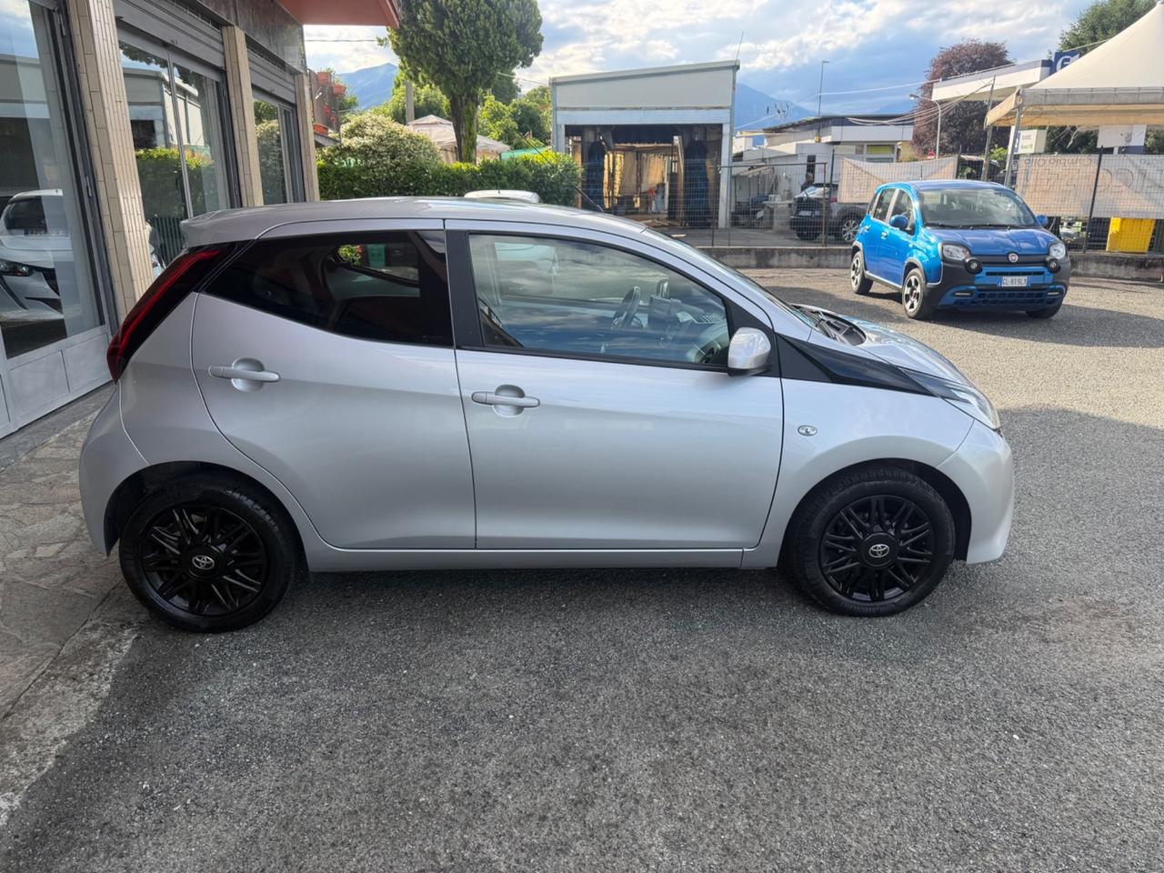 Toyota Aygo Connect 1.0 72 CV 5 porte x-wave