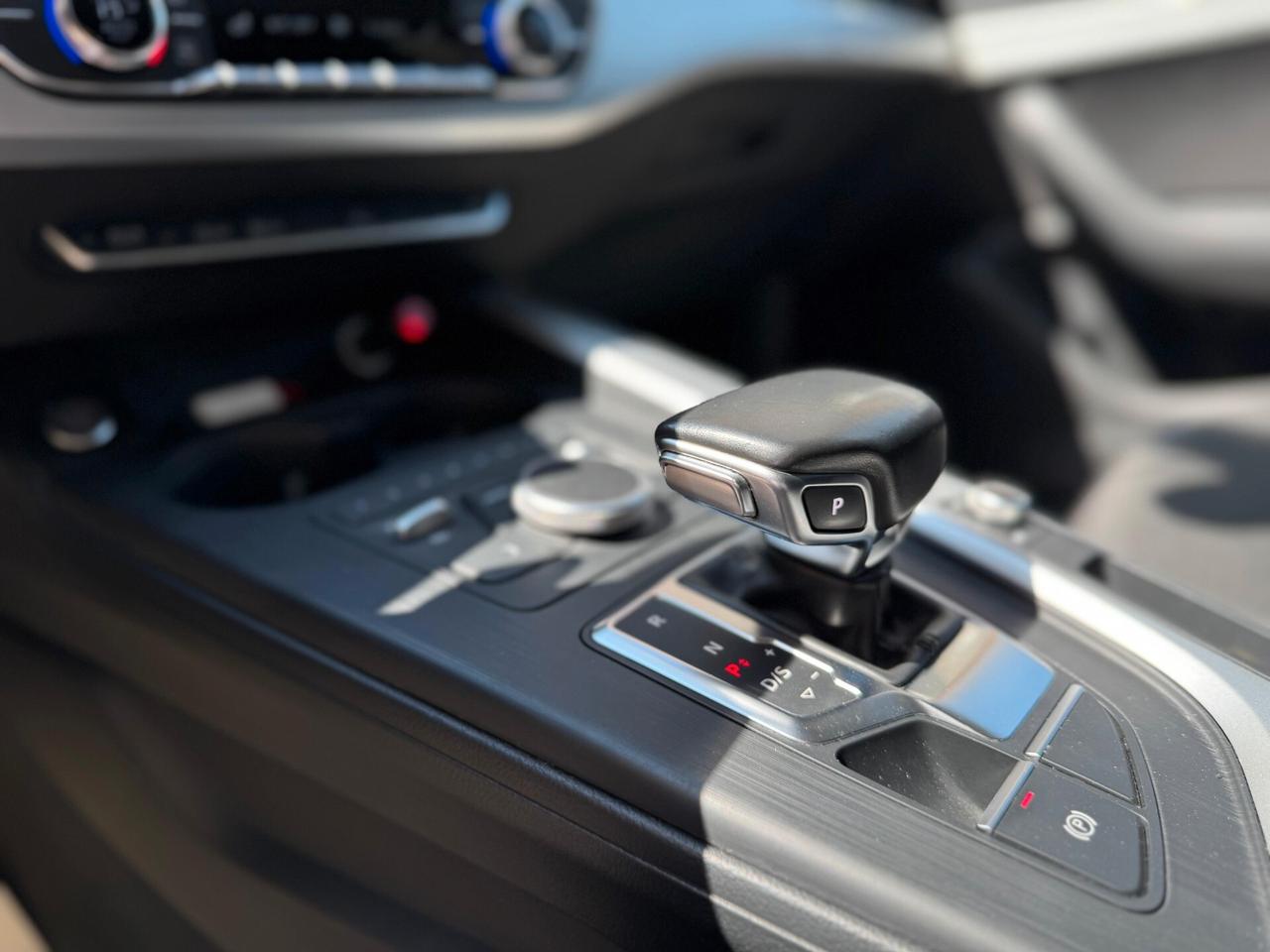 Audi A4 Avant 2.0 TDI 122 CV S tronic S line edition