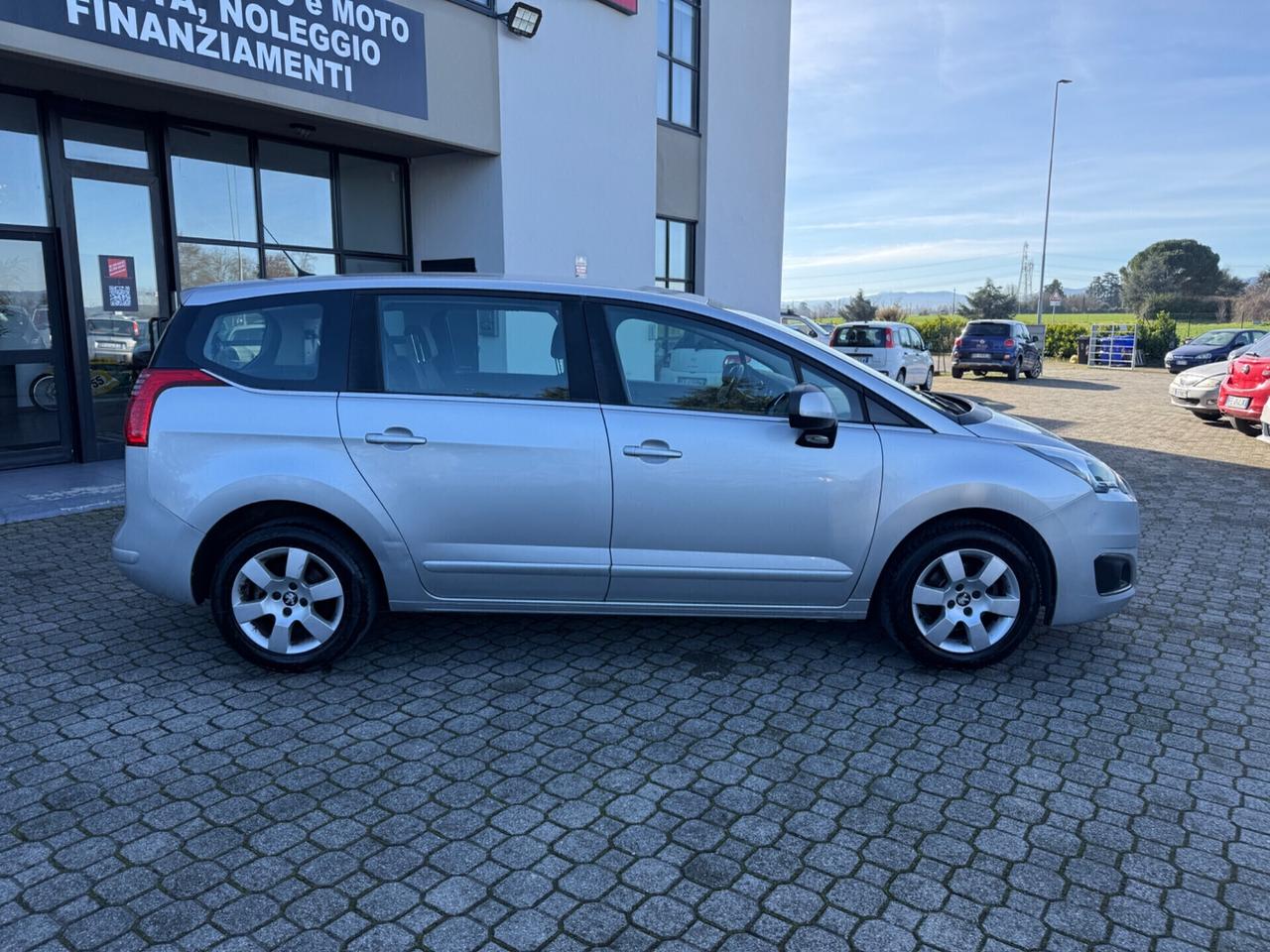 Peugeot 5008 BlueHDi 120 |7 POSTI
