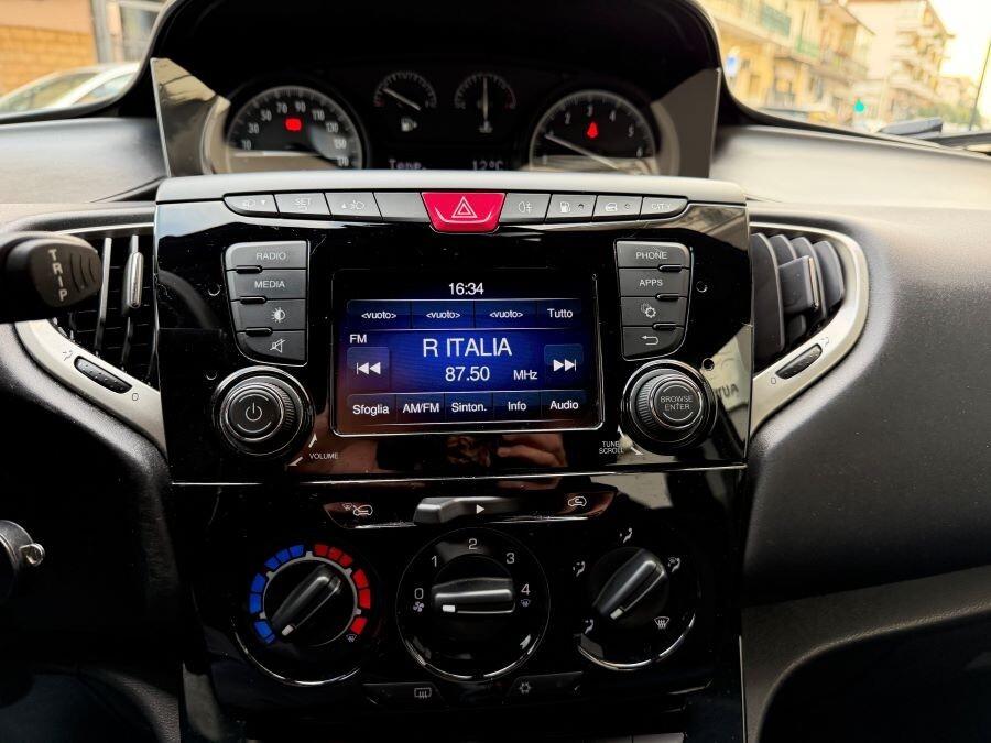 LANCIA YPSILON 1.2 GPL DI CASA PLATINO CERTIFICATA