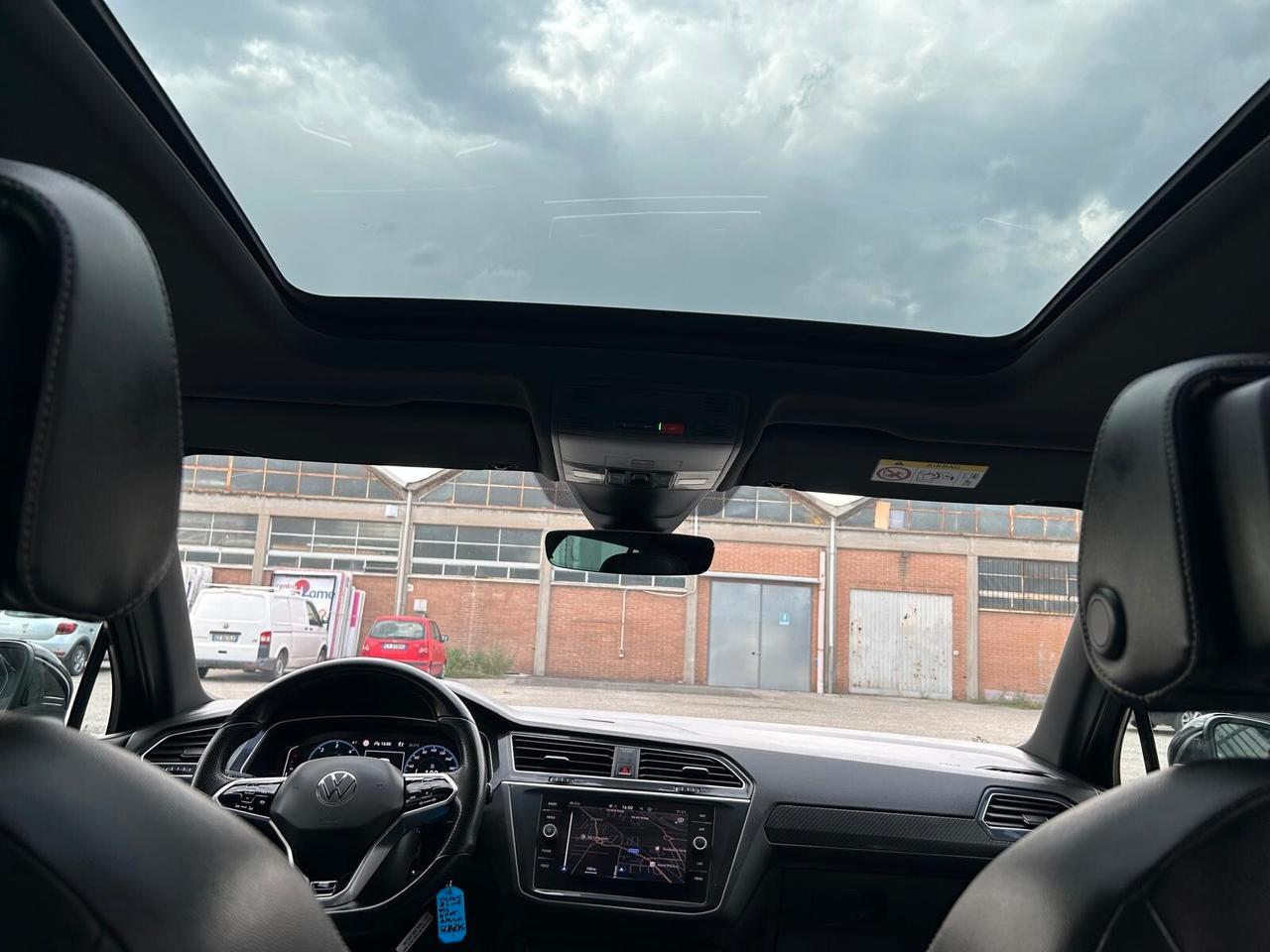 Volkswagen Tiguan 2.0 TDI DSG 4MOTION R-LINE TETTO PANORAMICO ED APRIBILE