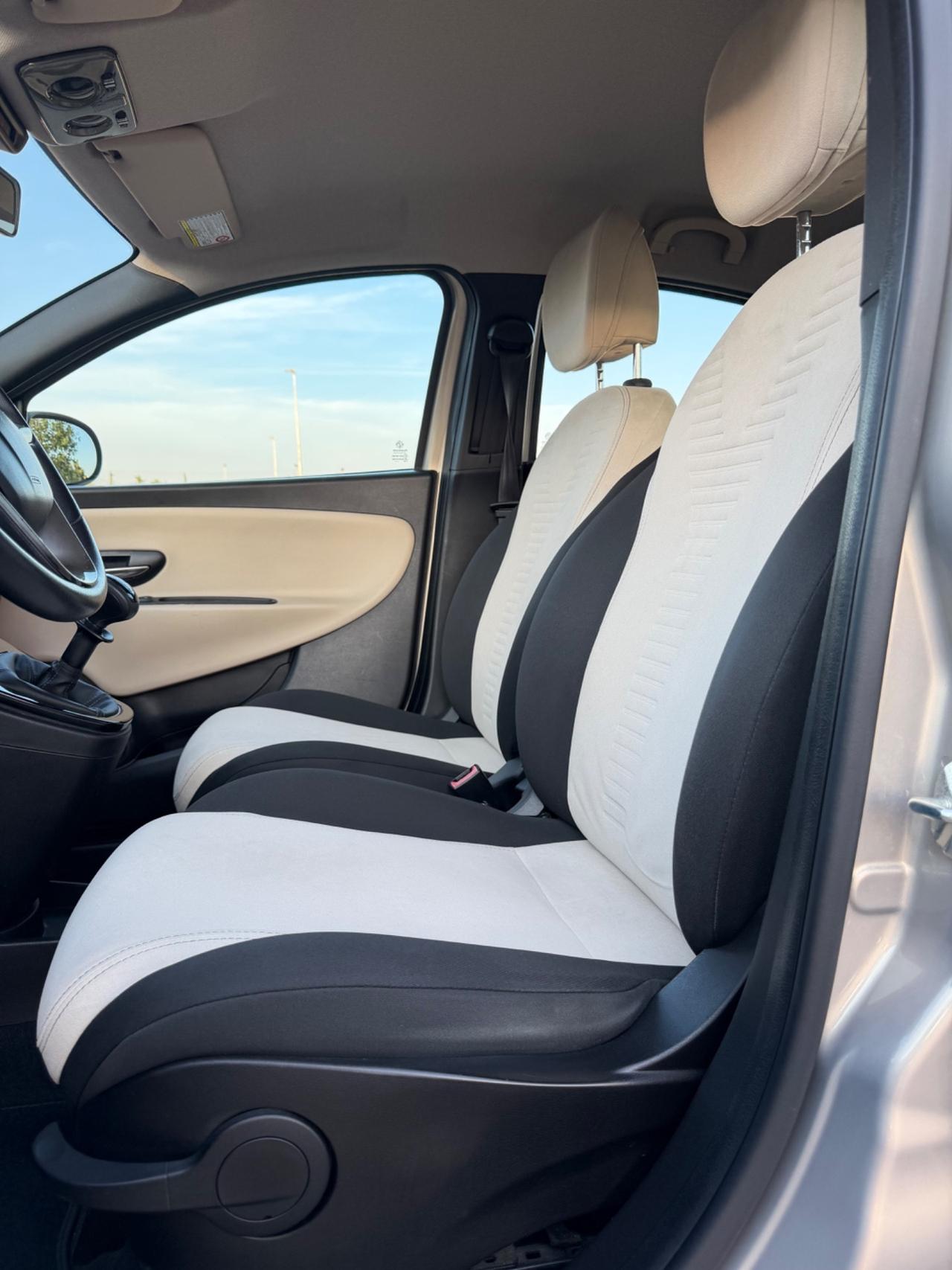 Lancia Ypsilon 1.2 69 CV 5 porte S&S Silver
