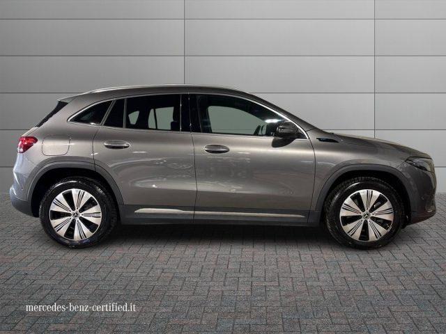 MERCEDES-BENZ EQA 300 4Matic Sport