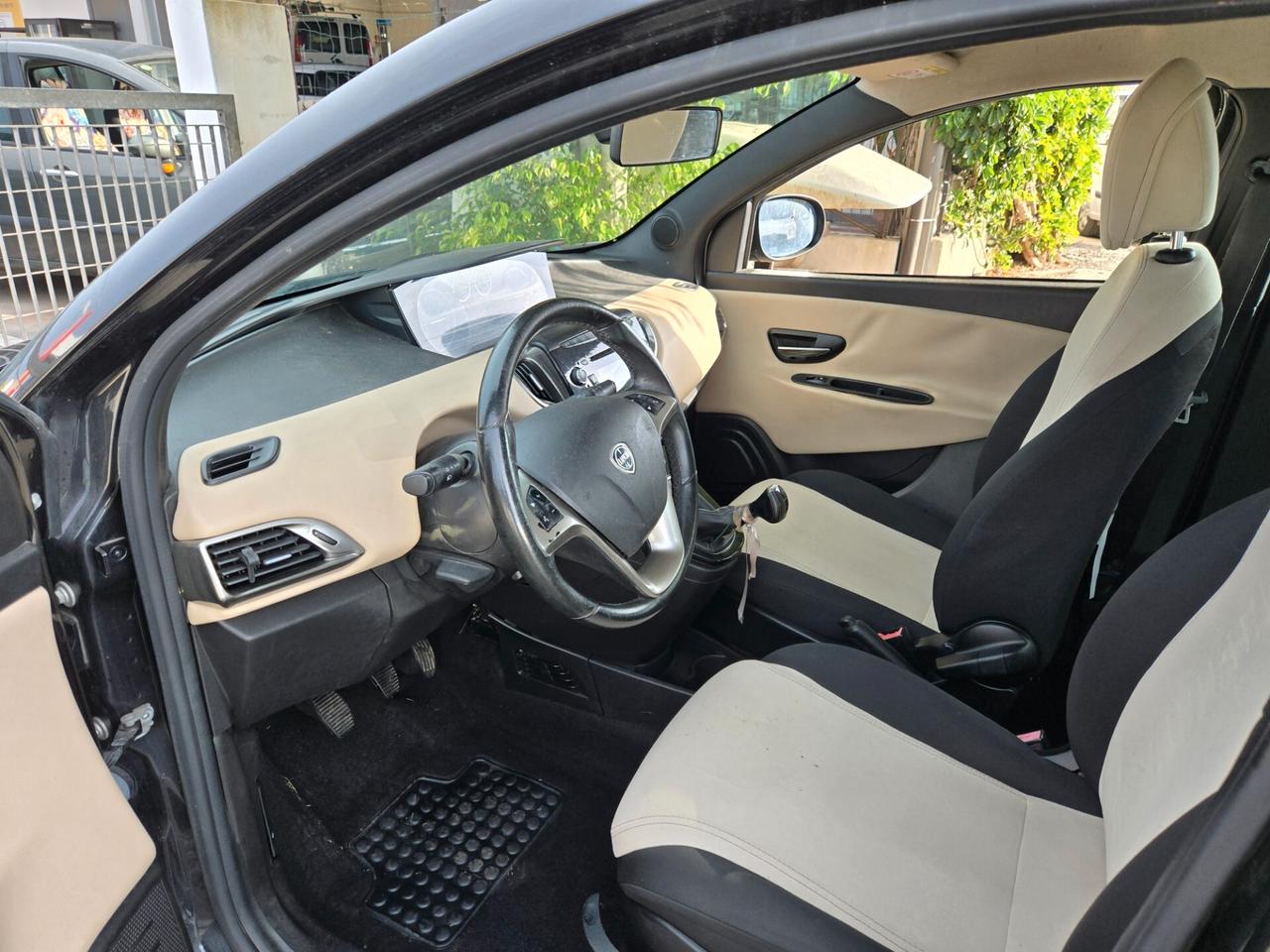 Lancia Ypsilon 1.3 MJT 16V 95 CV 5 porte S&S Silver