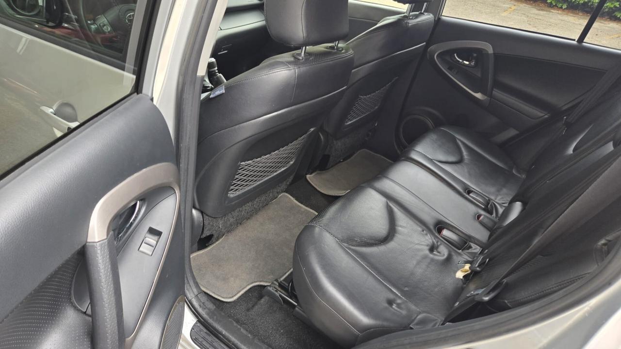 Toyota RAV 4 2.2 D-4D 177 CV Luxury 4x4