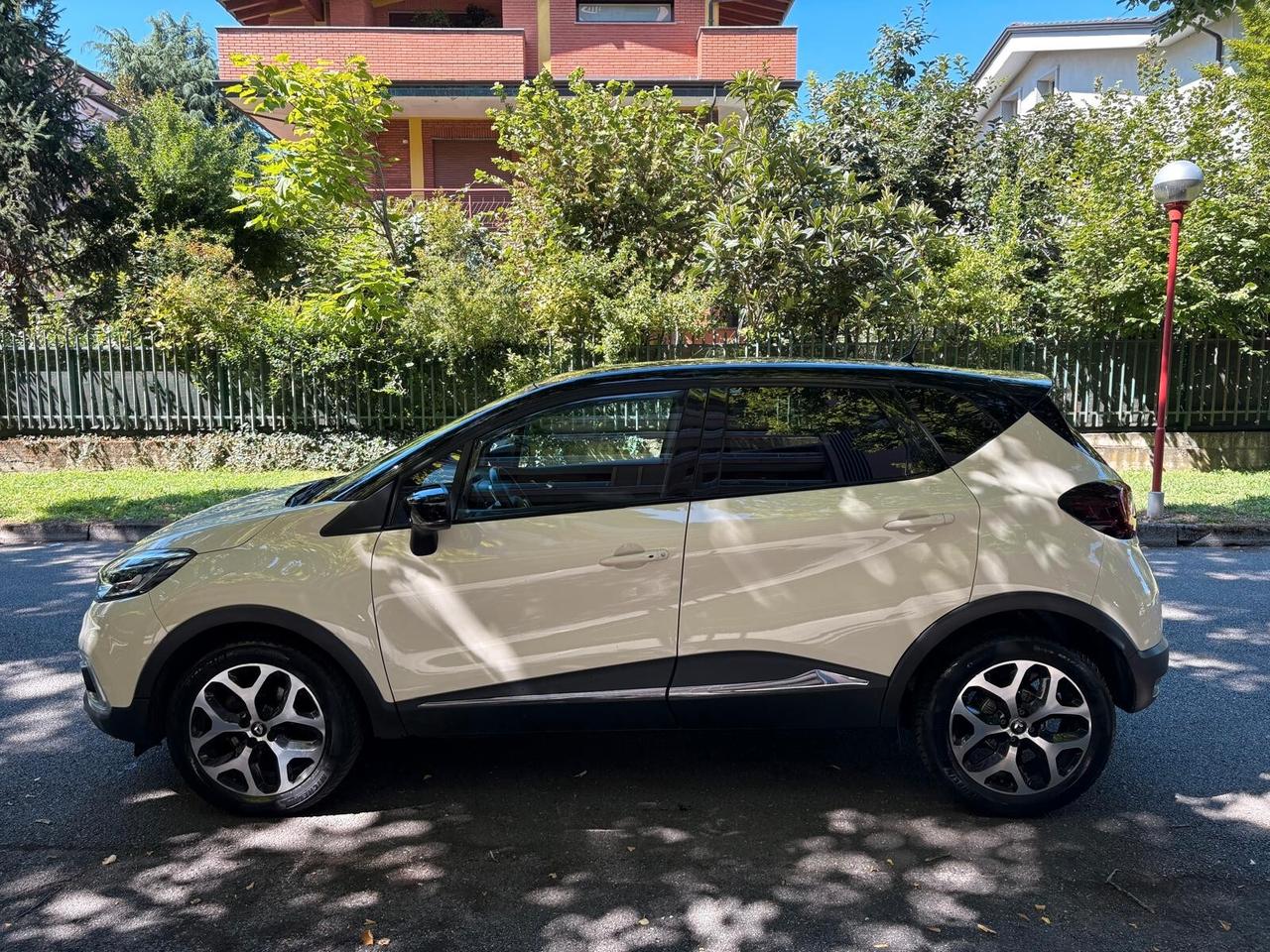 Renault Captur dCi 8V 90 CV EDC Start&Stop Energy Initiale Paris