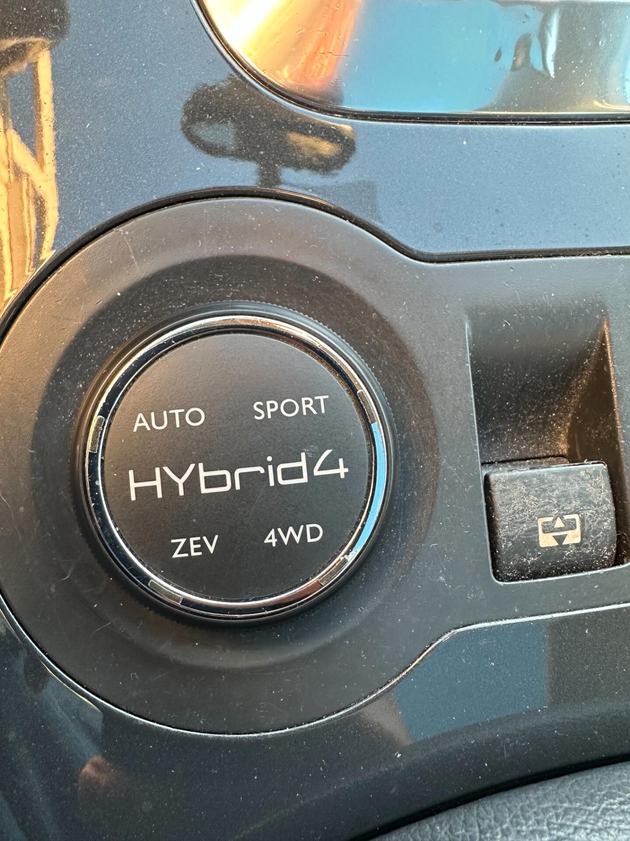 Peugeot 3008 HYbrid4/DIESEL 2012 Stupenda