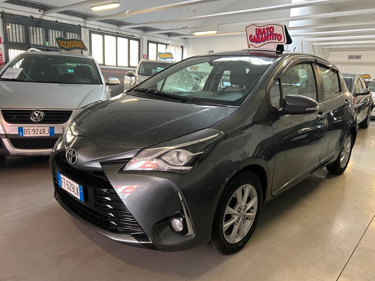 Toyota Yaris 1.5 Hybrid 5 porte Cool circola liberamente in AREA C