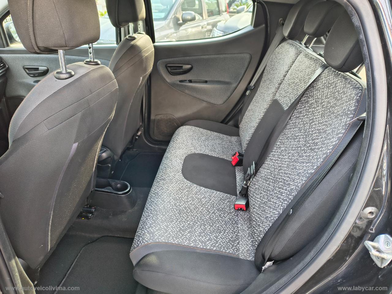 LANCIA Ypsilon 1.2 69 CV 5p. GPL Ecochic BLACK&NOIR