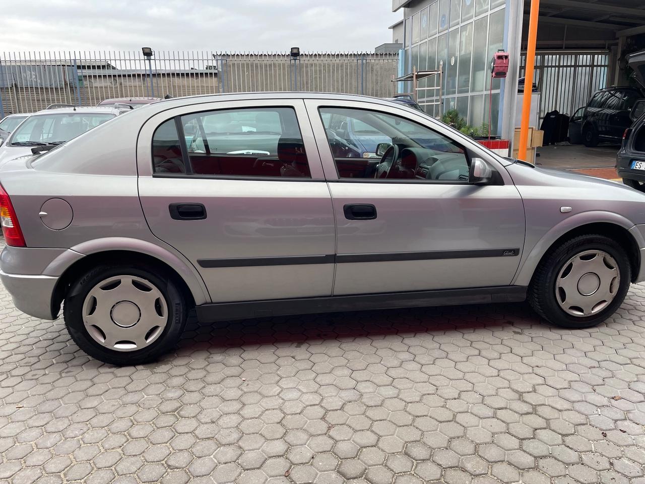 Opel Astra ADATTA A NEOPATENTATI 1.6i 16V cat 5 porte Club