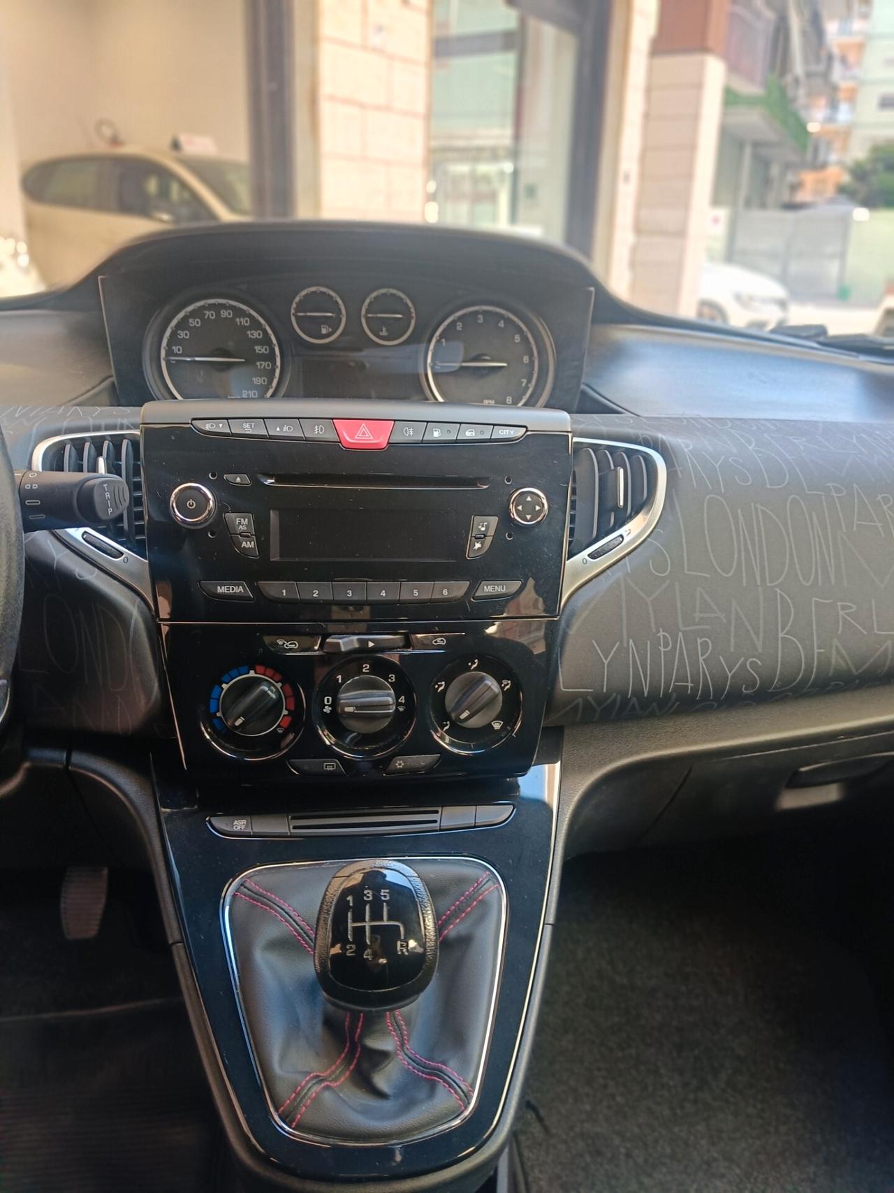 LANCIA YPSILON ELEFANTINO-METANO-Euro6450