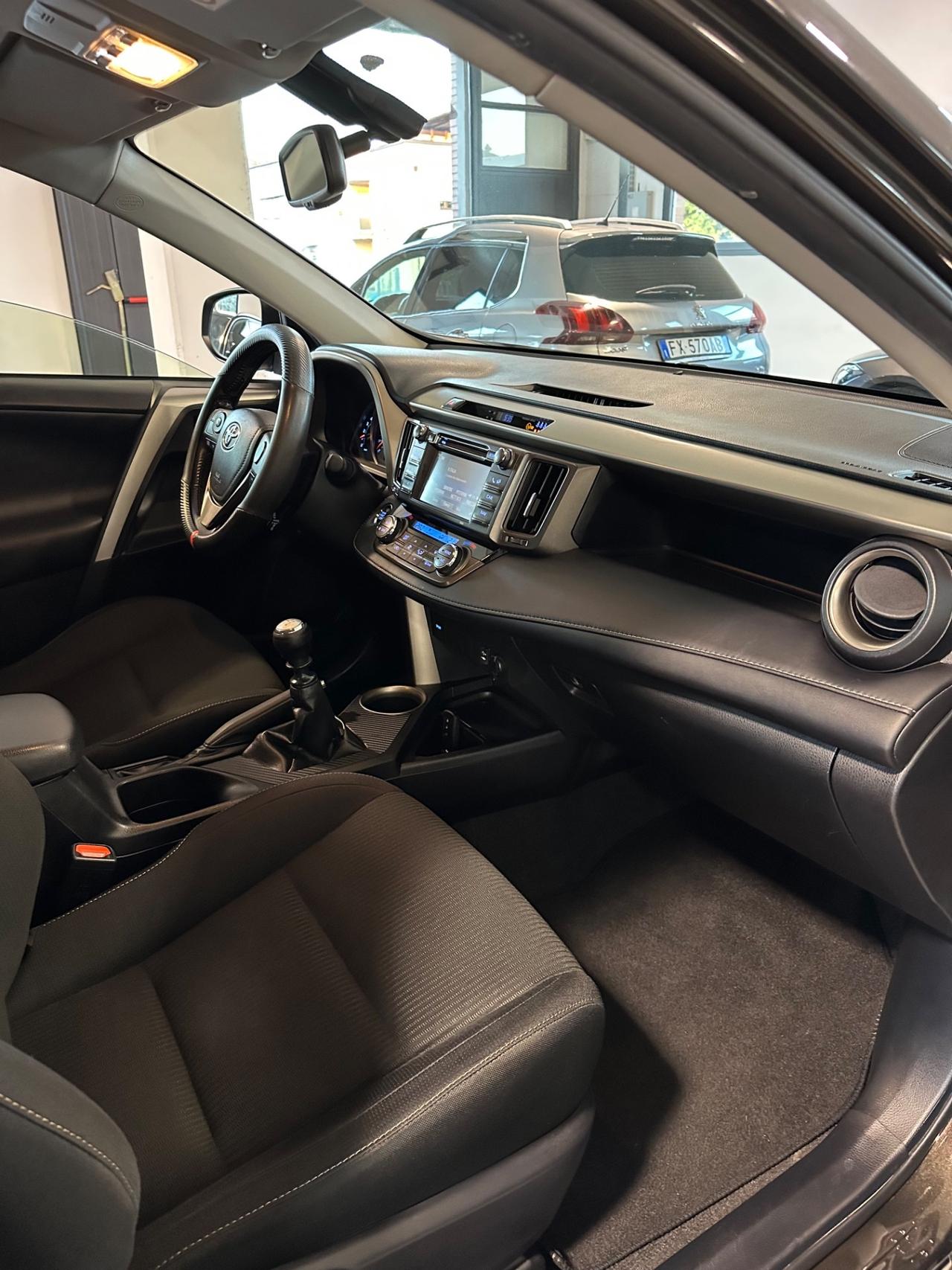 Toyota RAV 4 RAV4 2.0 D-4D 4WD Lounge White Ed.