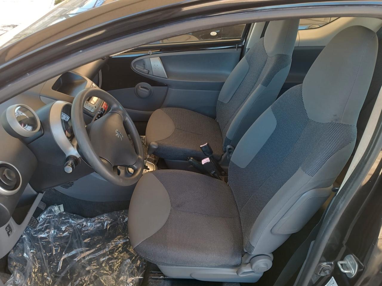 Peugeot 107 1.0 Aut Uni Pro Gar Rate