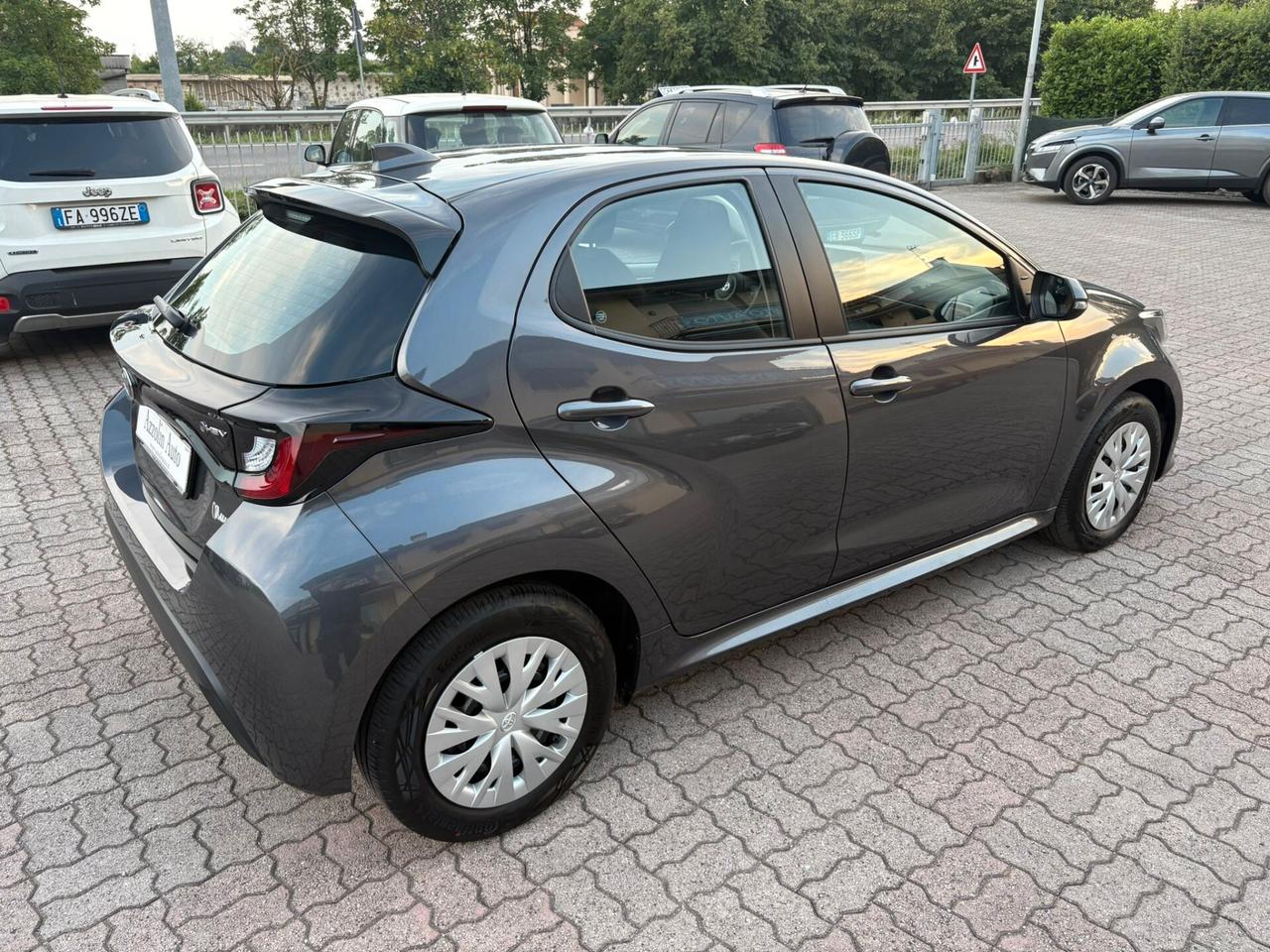 TOYOTA YARIS 1.5 HYBRID KM 12.091 SI A NEOPAT.