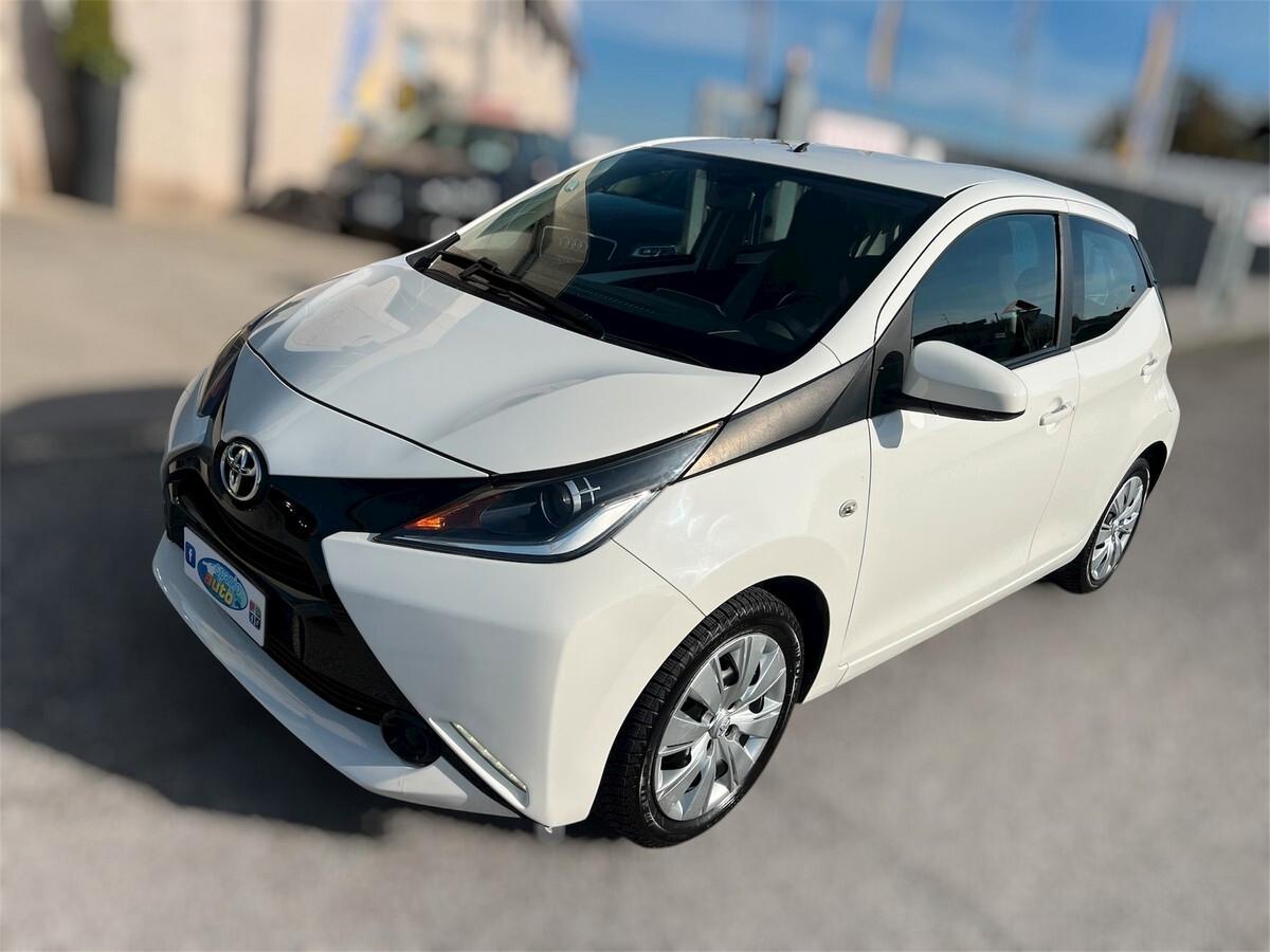 Toyota Aygo 1.0 VVT-i 69 CV 5 porte x-pure / OK NEOPATENTATI