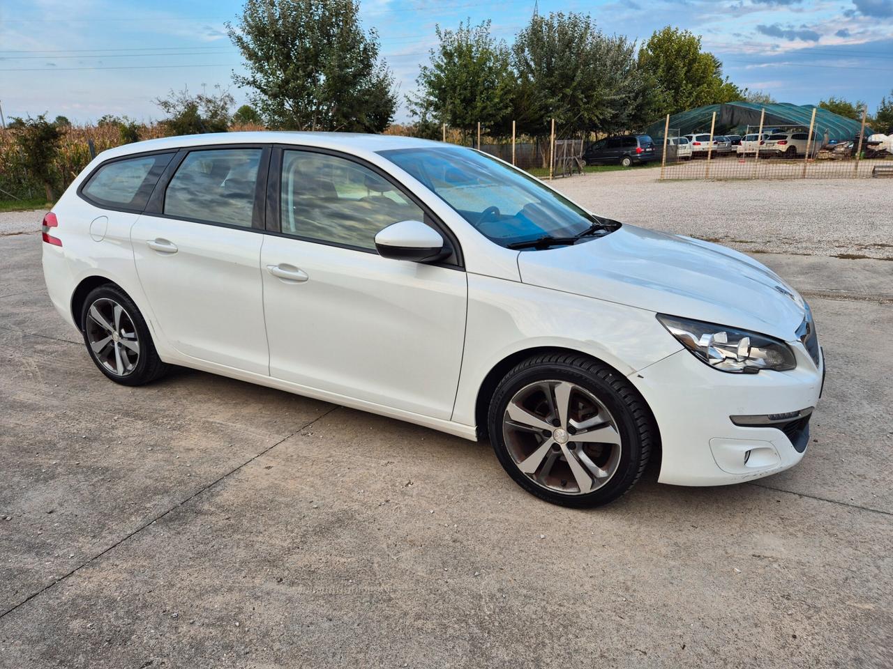 Peugeot 308 BlueHDi 100 S&S SW Access