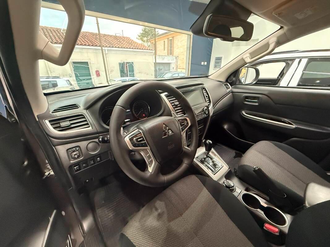 Mitsubishi L200 Double Cab MItsubishi L200 d.cab 2.3d Intense 4wd 150cv auto