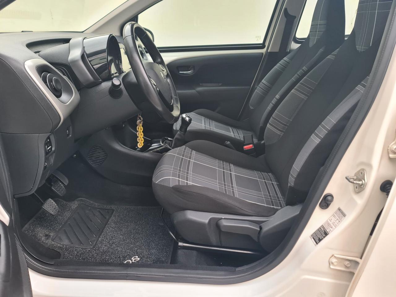 Peugeot 108 VTi 68 5 porte Allure - km certif.