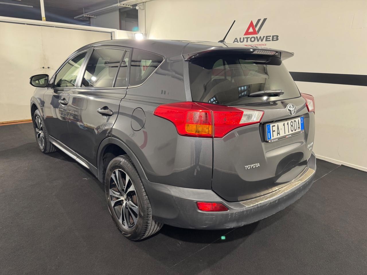 Toyota RAV 4 2.0 D-4D 4WD Lounge White Ed.