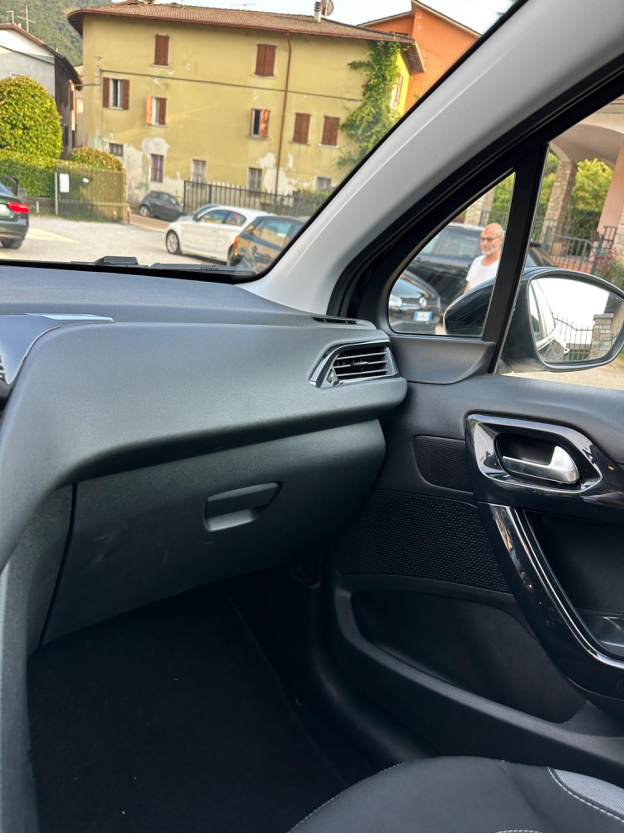 Peugeot 208 82 5P ALLURE NEOPAT KMCERT UNICOPR
