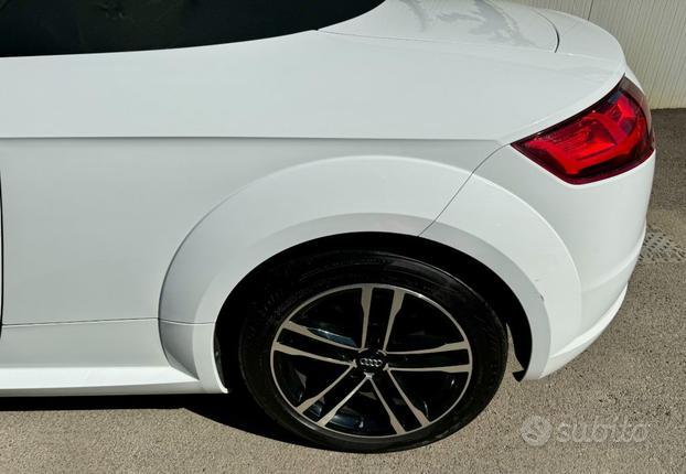 AUDI TT Roadster 2.0 TDI ultra Design