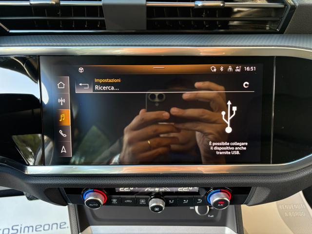 AUDI Q3 35 2.0 TDI S tronic Business Advanced COCKPIT