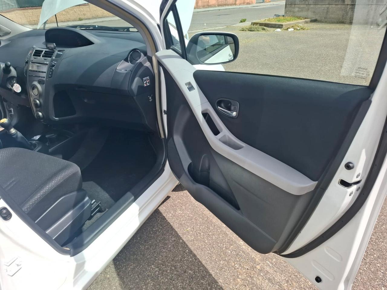 Toyota Yaris 1.0 5 porte 2011 SOLO 124.000 KM