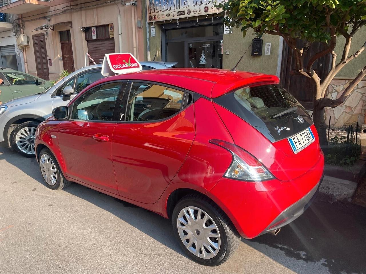 Lancia Ypsilon 1.2 69 CV 5 porte GPL Ecochic Silver