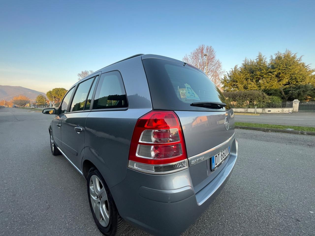 Opel Zafira 1.8 16V VVT Club