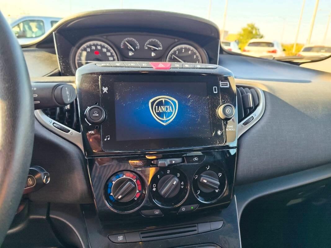 Lancia Ypsilon III 1.0 firefly hybrid Gold s&s 70cv